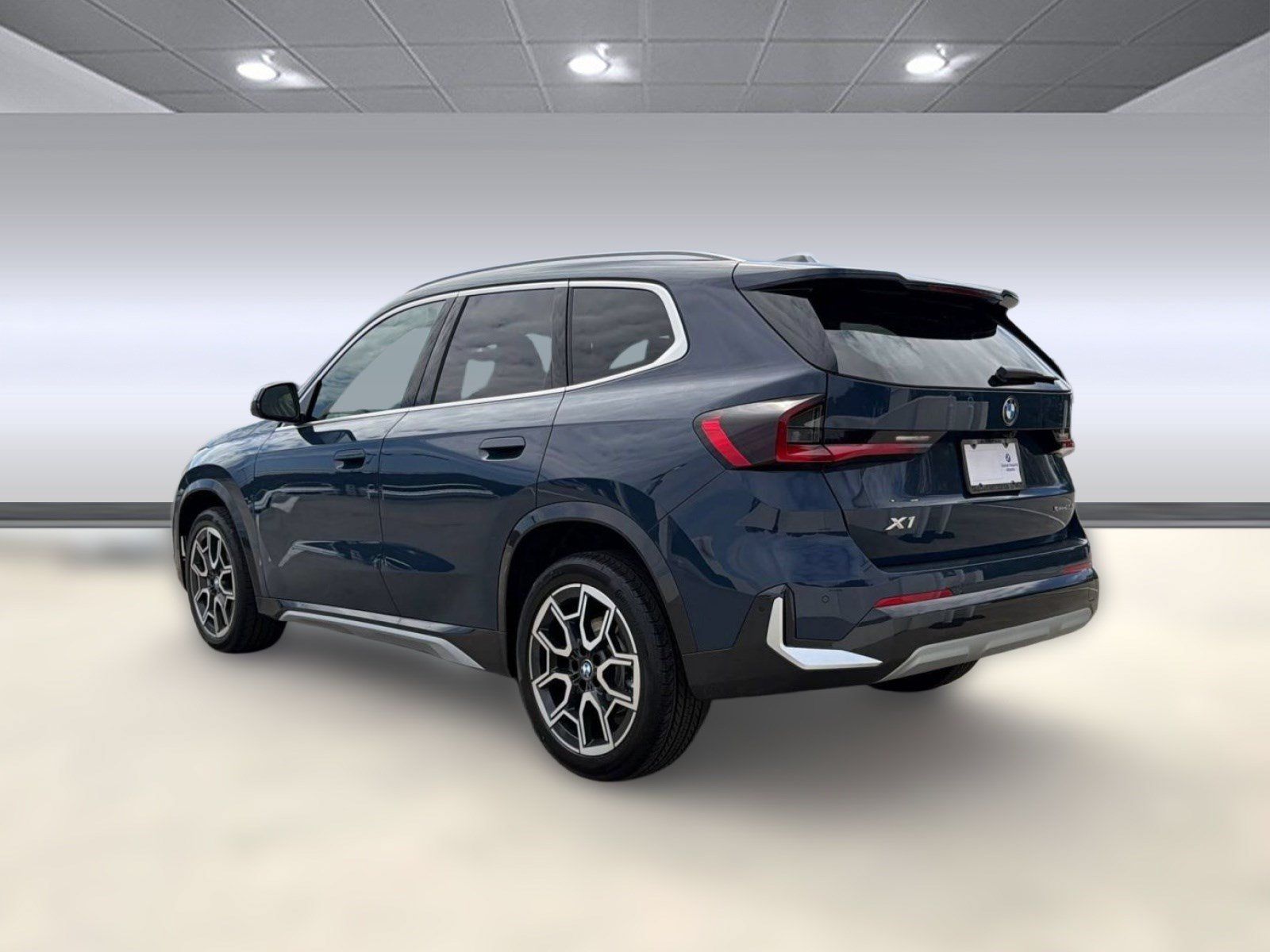 Used 2026 BMW X1 xDrive28i w/ Technology Package AWD/4WD image 3