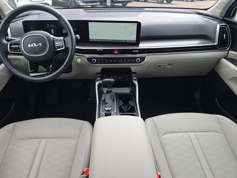 Certified 2025 Kia Sorento S image 14