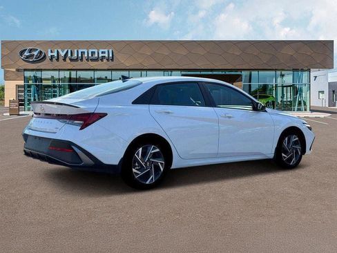 New 2025 Hyundai Elantra SEL image 8