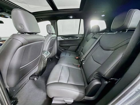 Used 2025 Cadillac XT6 Premium Luxury FWD image 36