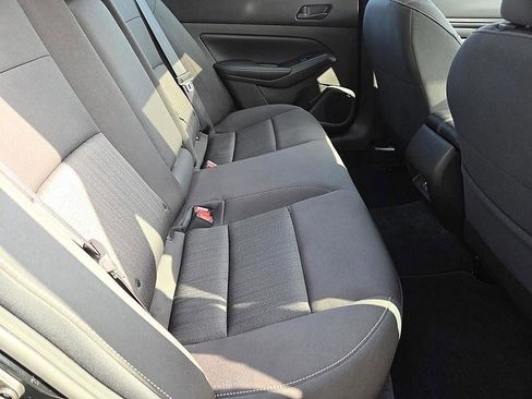 Used 2024 Nissan Altima 2.5 SV w/ SV Premium Package image 8