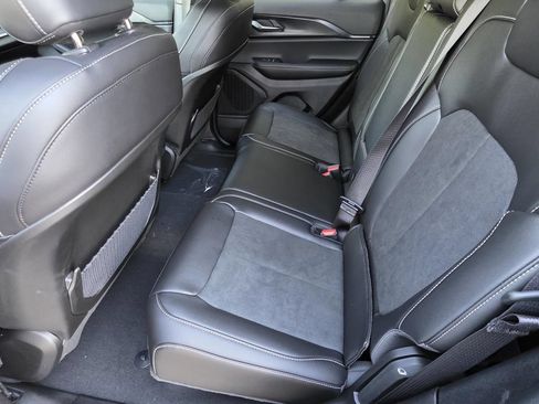 New 2025 Jeep Grand Cherokee Altitude RWD image 10