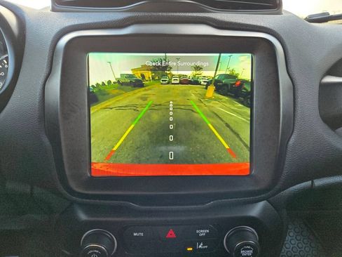 Used 2022 Jeep Renegade Latitude w/ Convenience Group AWD/4WD image 26