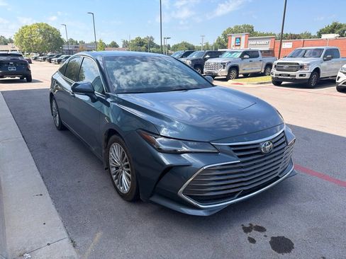 Used 2022 Toyota Avalon Limited FWD image 1
