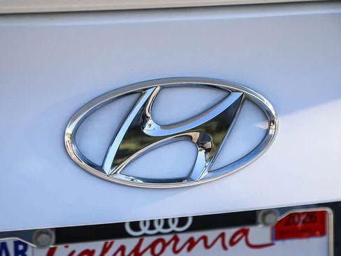 Used 2017 Hyundai Elantra SE image 21