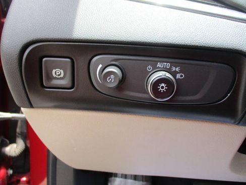 Used 2020 Buick Enclave Essence w/ LPO, Luxury Package FWD image 15