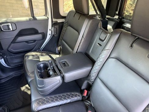 Used 2022 Jeep Wrangler Unlimited Sahara AWD/4WD image 5