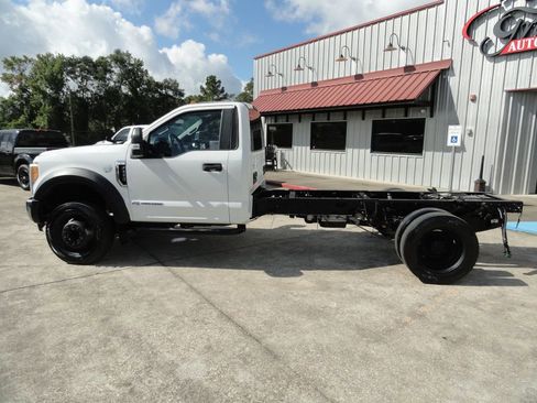 Used 2017 Ford F550 2WD Regular Cab Super Duty image 3