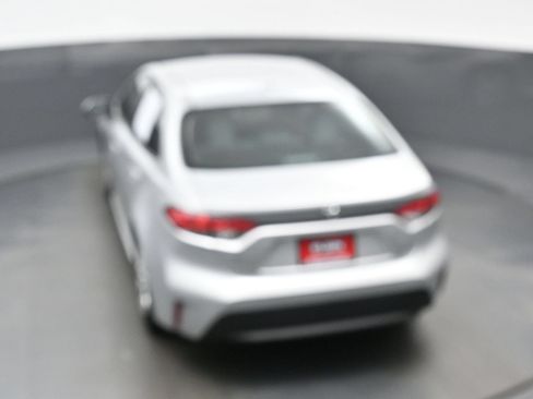 Used 2025 Toyota Corolla LE FWD image 37