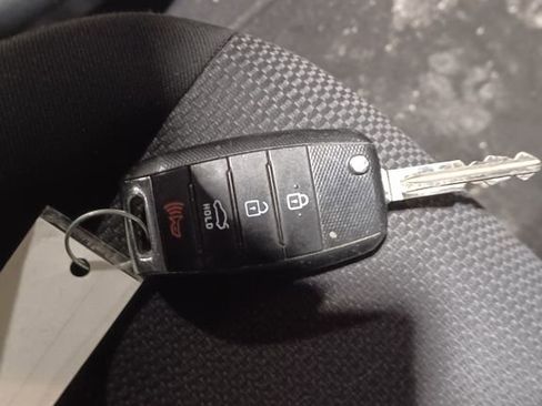 Used 2017 Kia Forte LX image 10