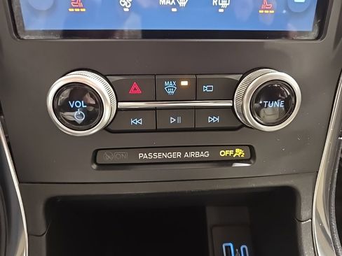 Used 2022 Ford Edge Titanium image 16