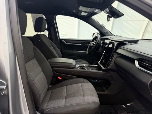 Used 2025 GMC Acadia Elevation image 19