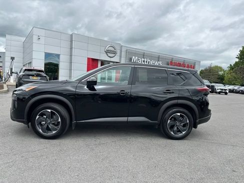Certified 2026 Nissan Rogue SV AWD/4WD image 2