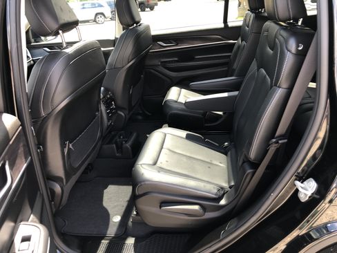 Used 2023 Jeep Grand Cherokee L Limited AWD/4WD image 15