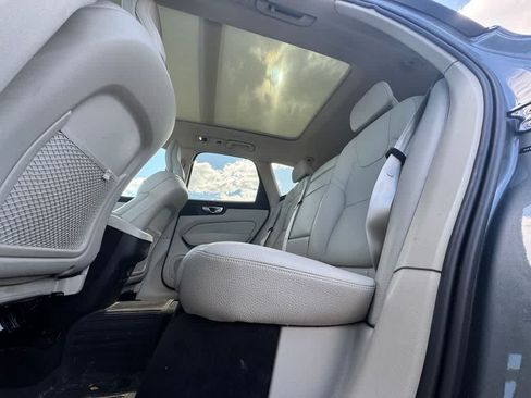 Used 2020 Volvo XC60 T5 Momentum w/ Protection Package Premier AWD/4WD image 16