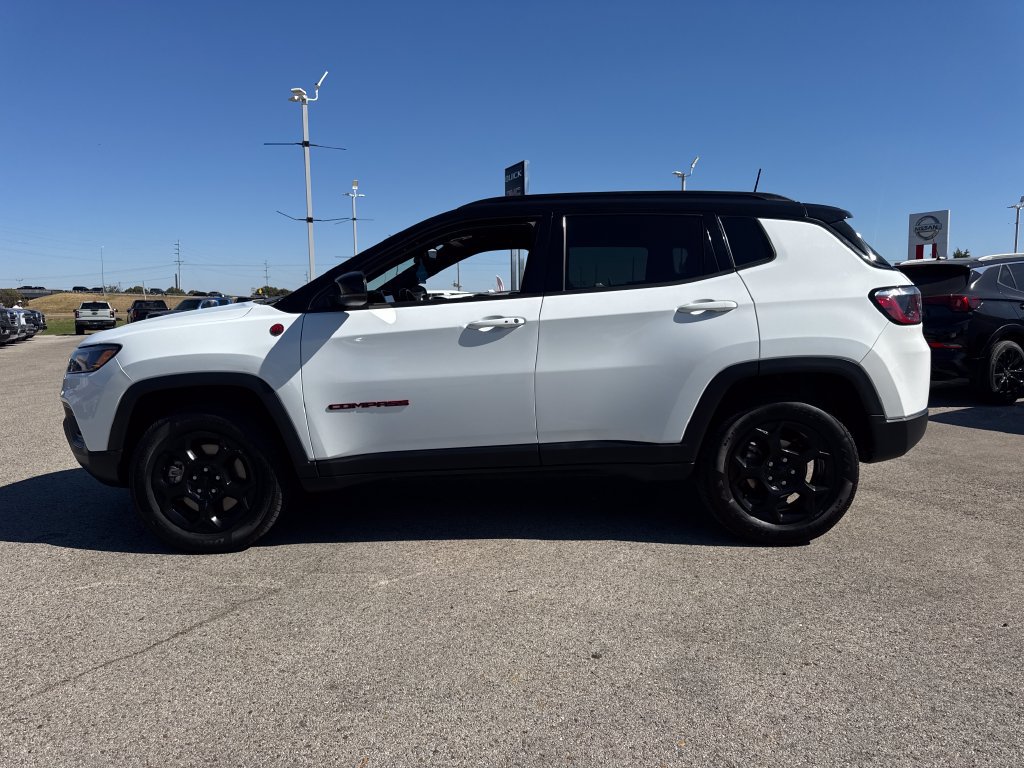 Used 2023 Jeep Compass Trailhawk AWD/4WD image 3