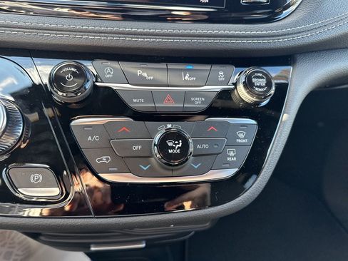 New 2026 Chrysler Pacifica Select image 68