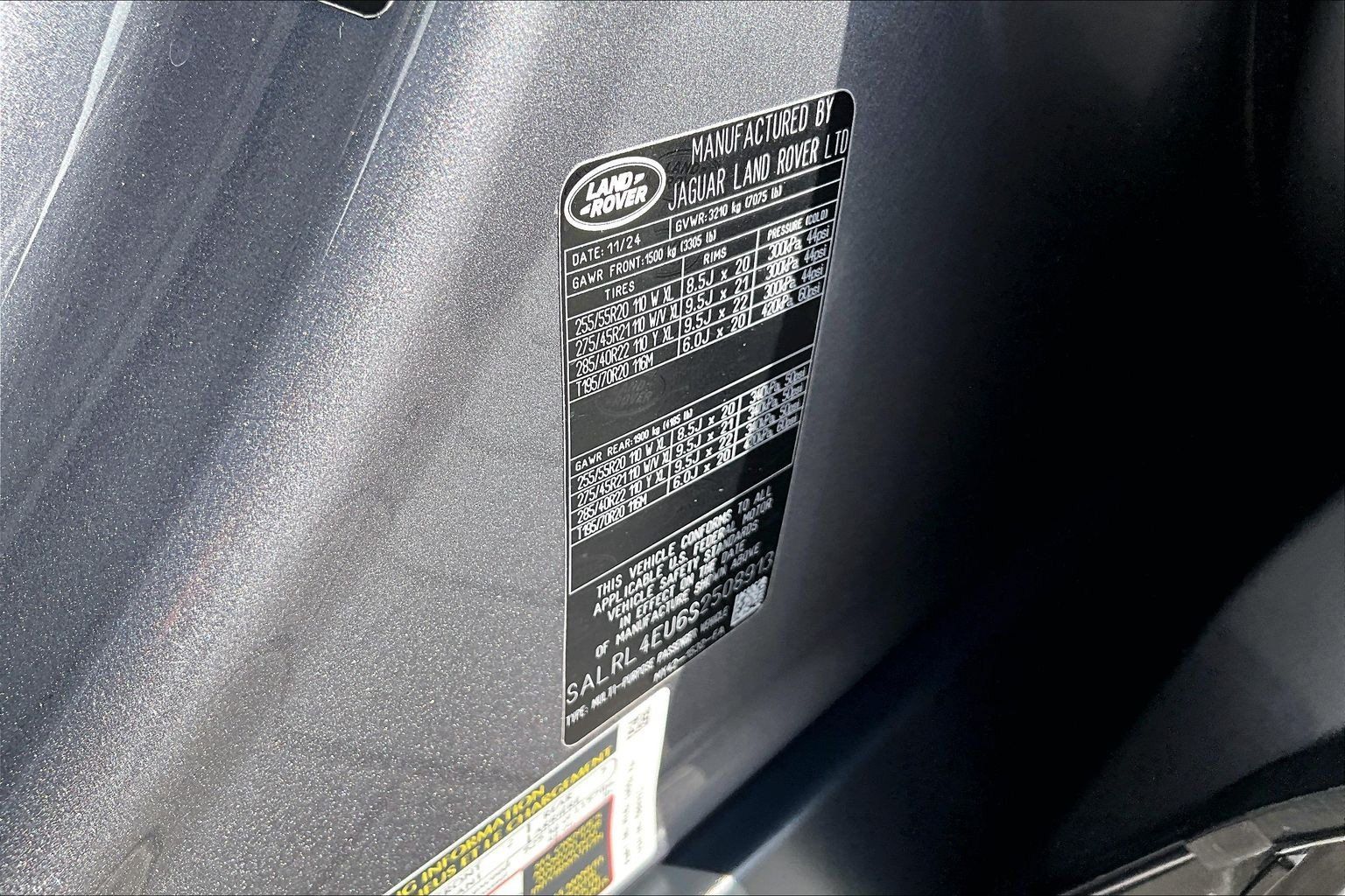 Used 2025 Land Rover Discovery Dynamic SE AWD/4WD image 33