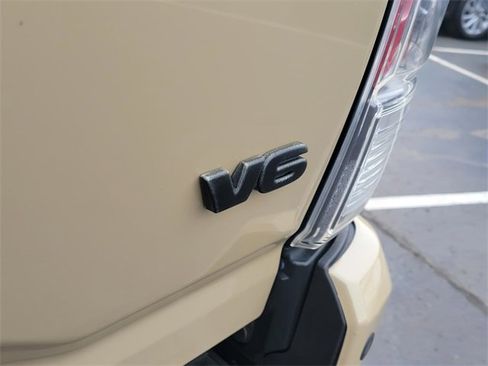 Used 2020 Toyota Tacoma TRD Off-Road image 9