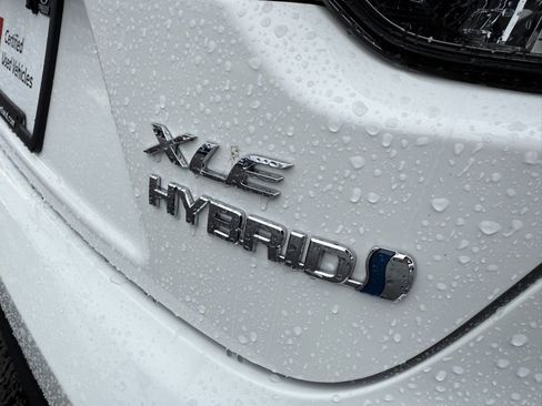 Certified 2024 Toyota Corolla XLE image 9