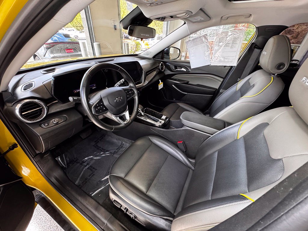 Used 2025 Chevrolet Trax ACTIV w/ Sunroof Package FWD image 17