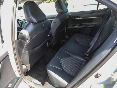 Used 2019 Toyota Camry SE FWD image 18