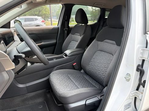 Certified 2025 Nissan Kicks SV FWD image 18