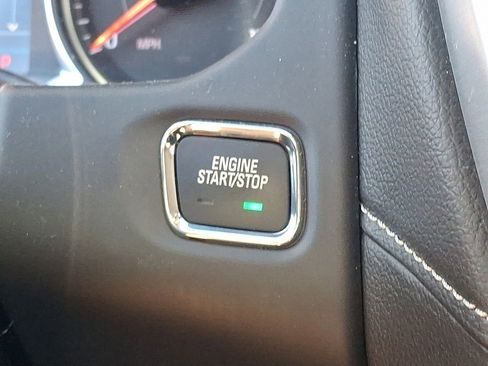 Used 2023 GMC Acadia SLE image 19