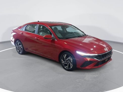 Certified 2025 Hyundai Elantra Limited FWD image 3