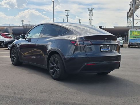 Used 2024 Tesla Model Y Long Range AWD/4WD image 3