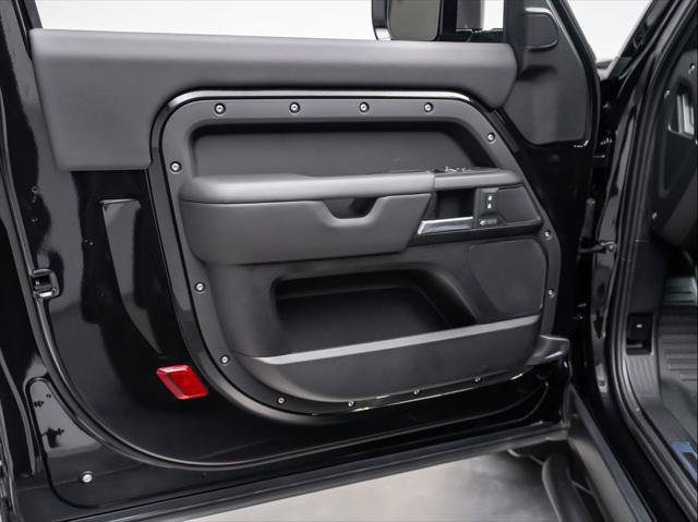 New 2026 Land Rover Defender 90 V8 AWD/4WD image 30