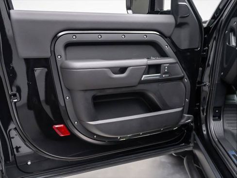 Used 2026 Land Rover Defender 90 V8 AWD/4WD image 30