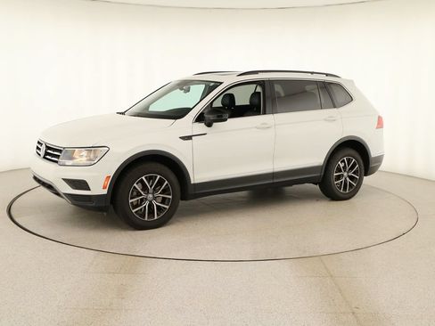 Used 2018 Volkswagen Tiguan SE w/ Panoramic Sunroof Package AWD/4WD image 13