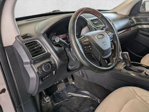 Used 2019 Ford Explorer Platinum image 10