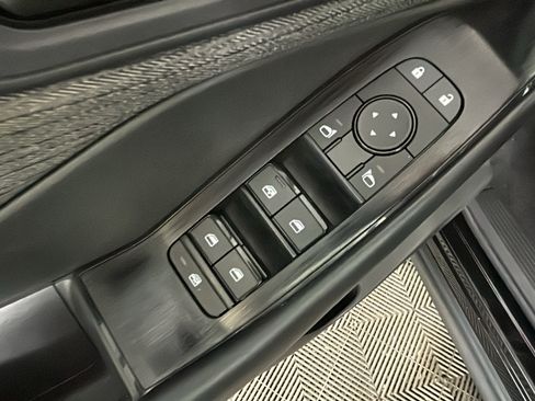 Used 2023 Nissan Rogue S AWD/4WD image 10