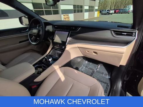 Used 2023 Jeep Grand Cherokee Limited AWD/4WD image 29