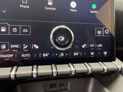 Certified 2025 GMC Terrain Elevation w/ Elevation Premium Package image 19