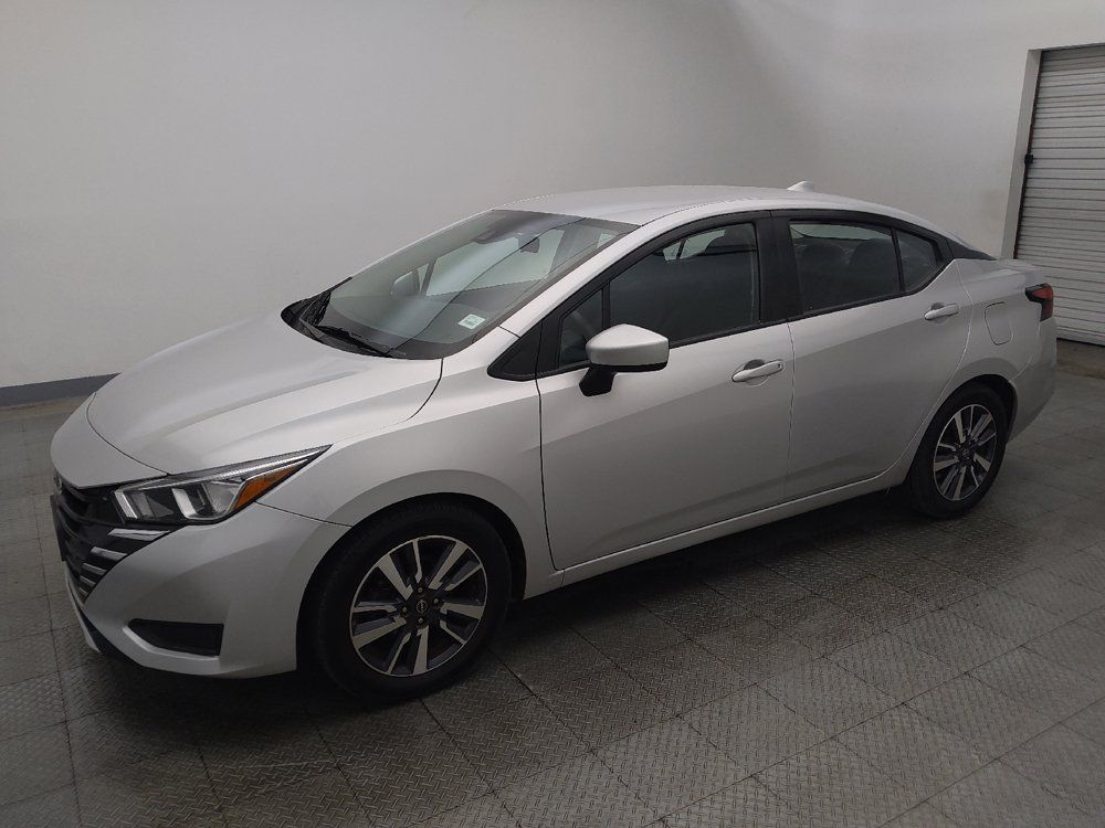 Used 2023 Nissan Versa SV FWD image 2