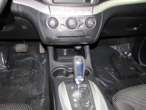 Used 2017 Dodge Journey SE w/ Flexible Seating Group image 21