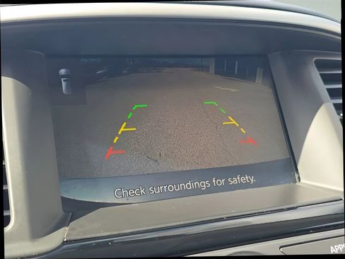 Used 2019 Nissan Pathfinder SV image 30