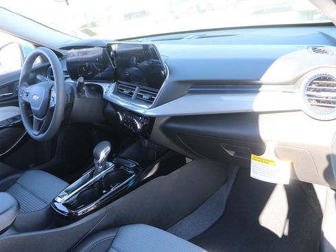 New 2026 Chevrolet Trax LT w/ LPO, Blackout Package image 32