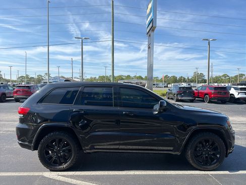 Used 2019 Jeep Grand Cherokee Altitude RWD image 6