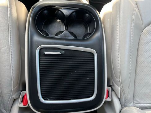 Used 2021 Chrysler Pacifica Touring-L w/ Premium & Safety Sphere Group AWD/4WD image 28