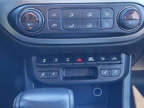 Used 2020 Chevrolet Colorado ZR2 image 15