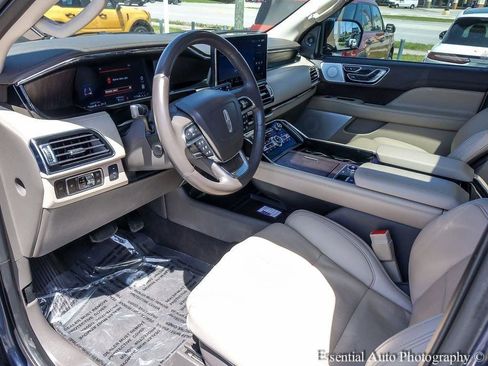 Used 2023 Lincoln Navigator L Reserve AWD/4WD image 10