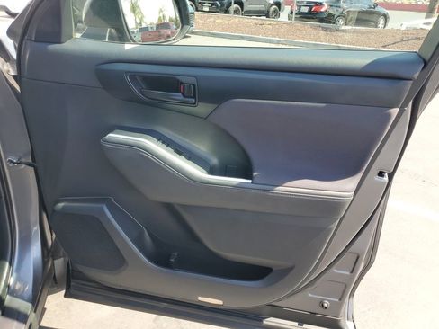 Used 2024 Toyota Highlander LE image 35