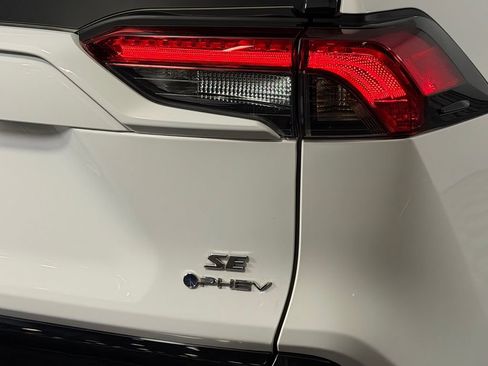 Used 2025 Toyota RAV4 SE AWD/4WD image 14
