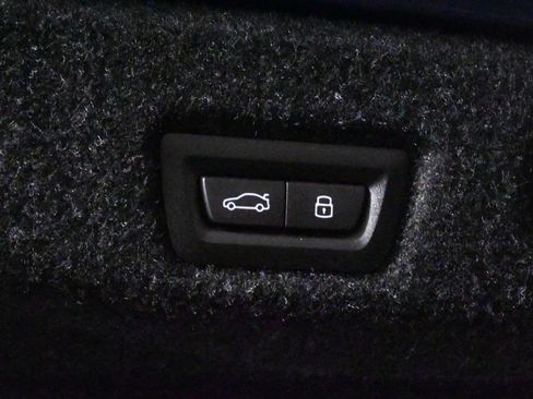 Used 2026 BMW 530i xDrive w/ Premium Package image 39