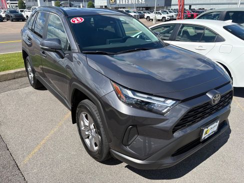 Used 2023 Toyota RAV4 XLE AWD/4WD image 2