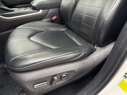 Used 2021 Toyota Highlander XLE FWD image 35
